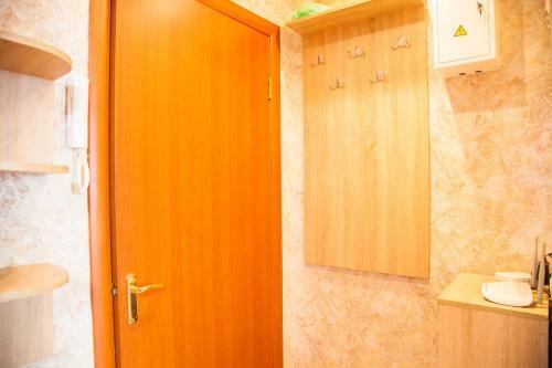 Semi-luxury Apartment On Tsentralnyiy Boulevard 8