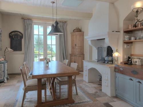 Villa Small Self-contained House With Private Patio With Fully Equipped Kitchen