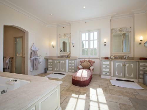 Villa Small Self-contained House With Private Patio With Fully Equipped Kitchen