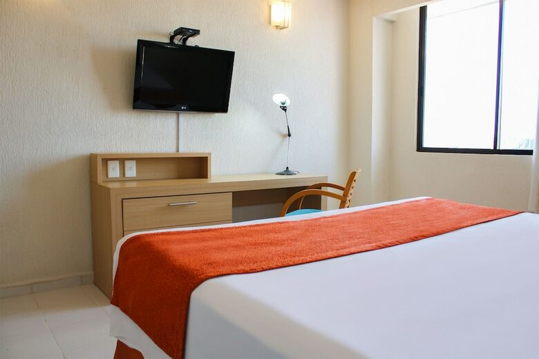 Hotel & Suites Real Del Lago