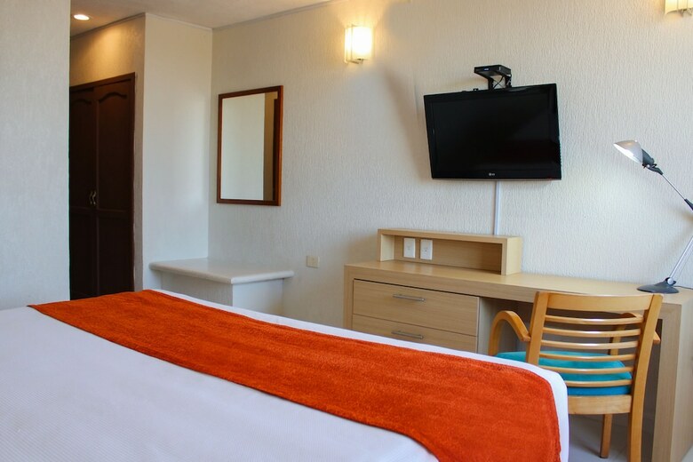 Hotel & Suites Real Del Lago