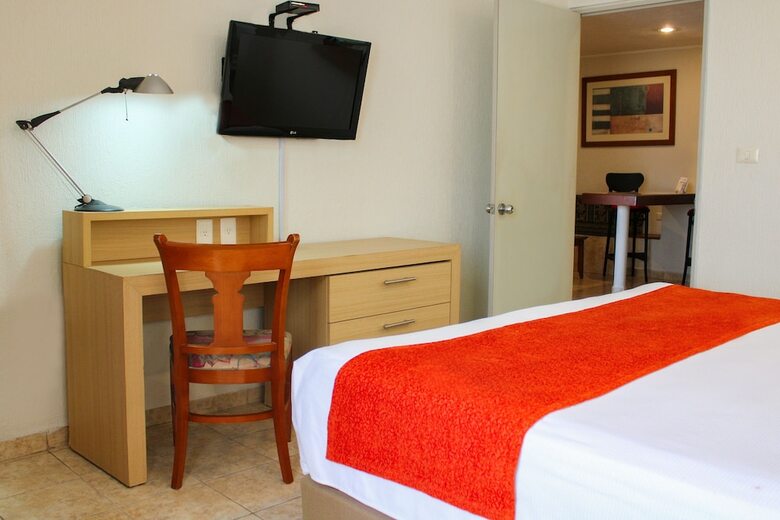 Hotel & Suites Real Del Lago