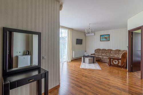 Hotel Pid Strihoju