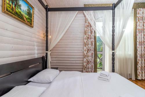 Hotel Pid Strihoju