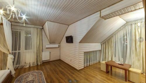 Hotel Pid Strihoju