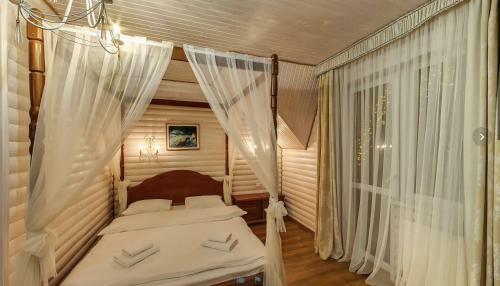 Hotel Pid Strihoju