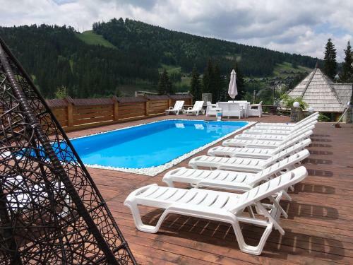 Hotel Pid Strihoju