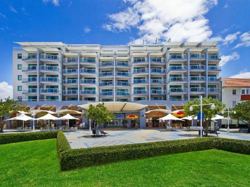 The Oaks Waterfront Apartment 216