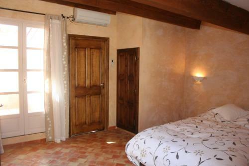 La Maison Derri�re La Fontaine