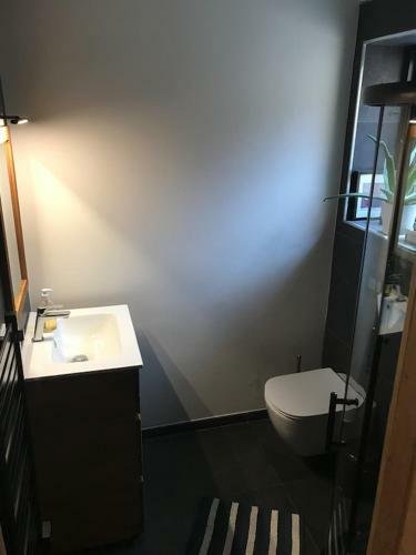 Gorgeous New-built Townhouse In Prime Location