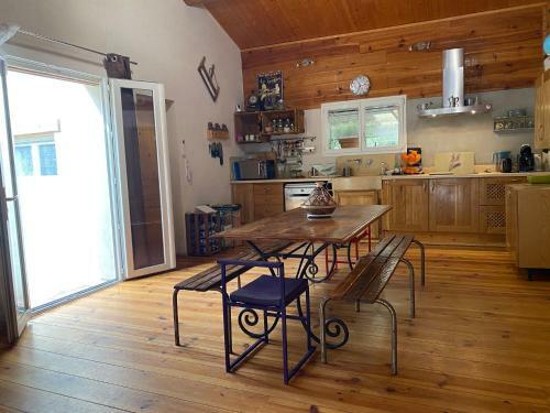 Maison Chaleureuse Avec Piscine Au Bord Du Gardon