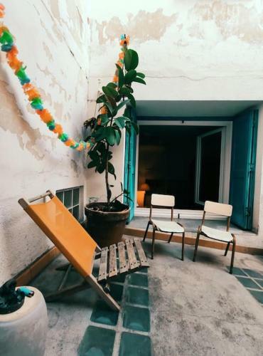 Grande Maison De Vill(age)e Avec Jardin Cach�