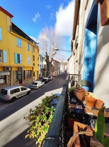 Grande Maison De Vill(age)e Avec Jardin Cach�