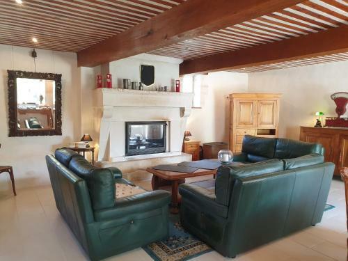 Hostal Les �curies
