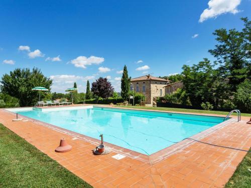 Attractive Apartment In Casole D'elsa With Swimming Pool