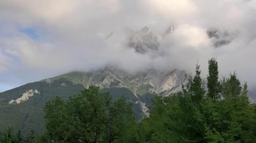 Casa Ai Piedi Del Monte Camicia