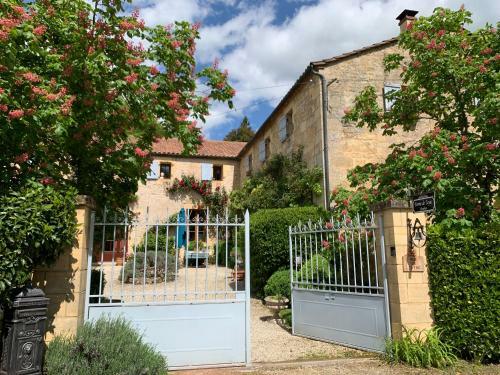 Hostal Ferme De Tayac - Charme Avec Pool