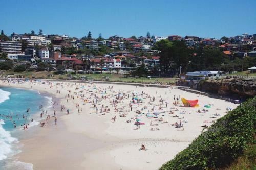 Bron455b - Bronte Beach House With Ocean Views