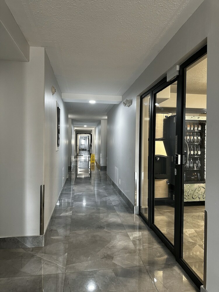 Chateau Regina Hotel And Suites