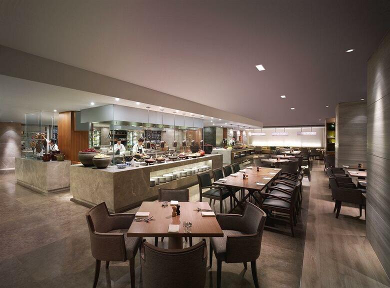 New World Shanghai Hotel