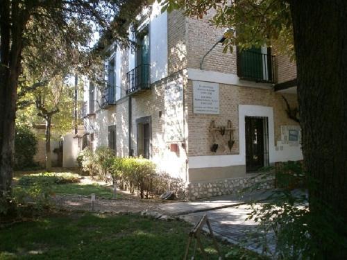 Albergue Hostal La Mesnadita