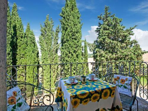 Sprawling Holiday Home In Sarteano With Swimming Pool