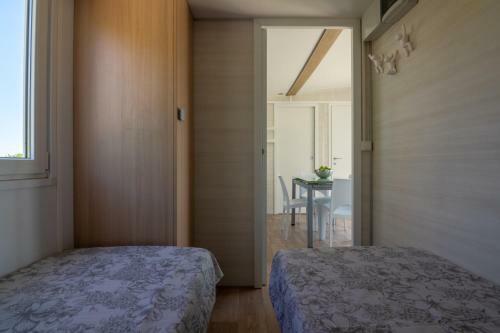 Sunny Cottage - Tiny Holiday Home