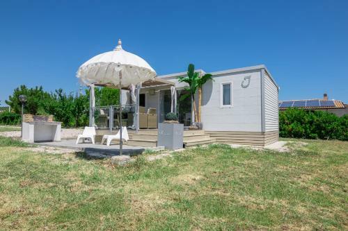 Sunny Cottage - Tiny Holiday Home