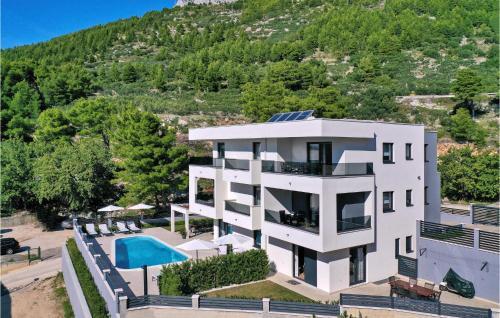 Stunning Apartment In Baska Voda With 2 Bedrooms