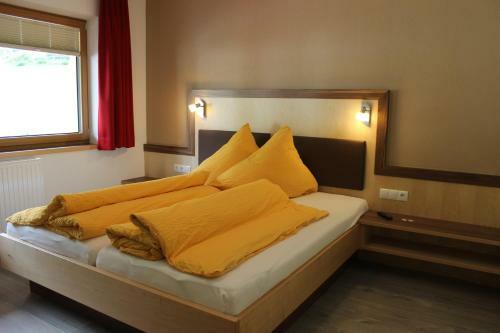 Bed & Breakfast Landhaus Sch�pf & Haus Alpina