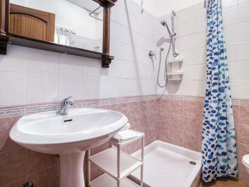 Lovely Apartment In Citerna With Swimming Pool