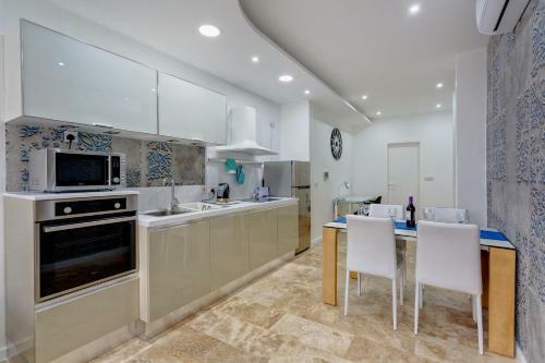 Modern 2 Bedroom Apartment In St Julians