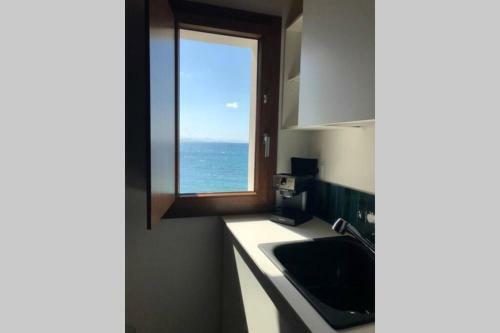 Casa Sul Mare E Sul Lavatoio Medievale A Cefal�