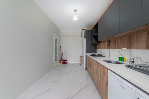 Lovely 3 Bdrm Apartment Close To Everything