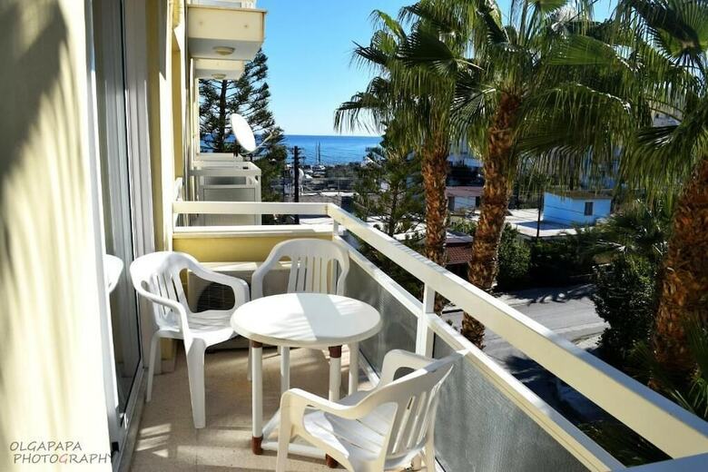 Pelides Apartments