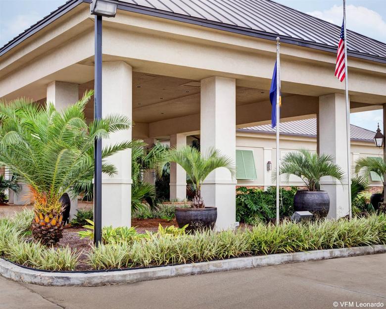 Hotel Clarion Inn & Suites Conference Center