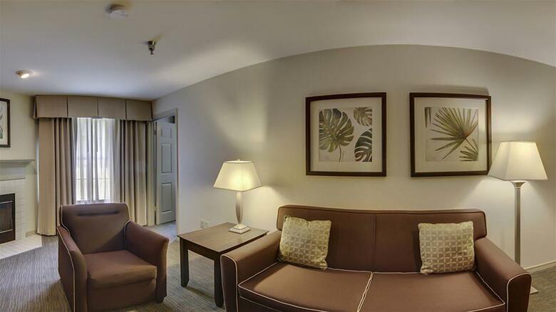 Hotel Clarion Inn & Suites Conference Center