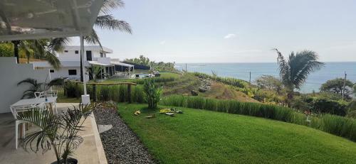 Bed & Breakfast Ocean Breeze Cove - Luxury Retreat