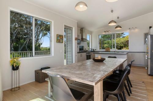 Ocean Break - Piha Holiday Home