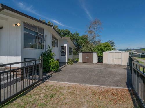 Sandcastles And Sunshine - Pauanui Holiday Home