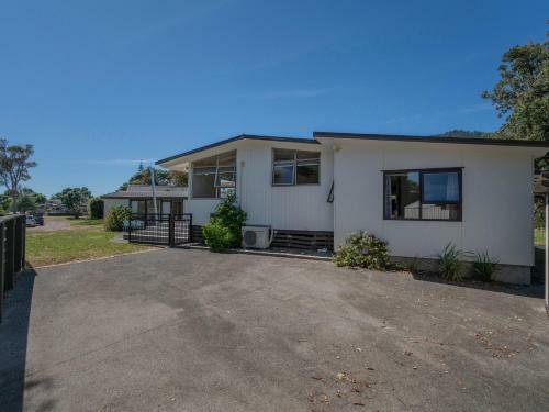 Sandcastles And Sunshine - Pauanui Holiday Home