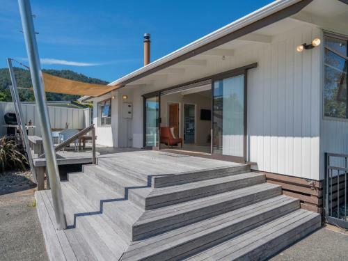 Sandcastles And Sunshine - Pauanui Holiday Home