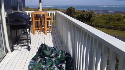 Karoro The Beach Front Bach With Views To Die For!
