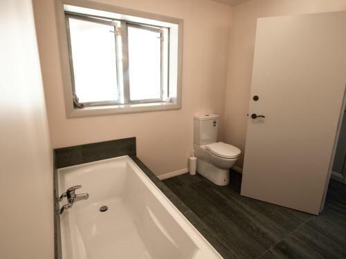 Golden Paradise - Rangihaeata Holiday Home
