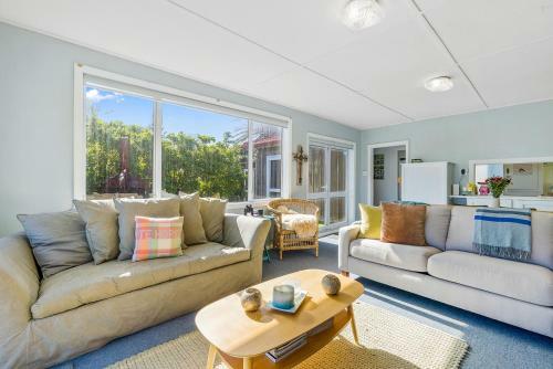 Relax On Rodney - Te Horo Beach Holiday Home