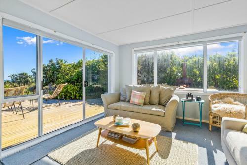 Relax On Rodney - Te Horo Beach Holiday Home
