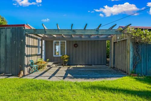 Relax On Rodney - Te Horo Beach Holiday Home