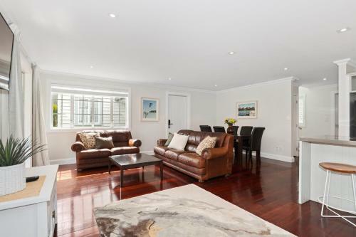 Jandal House - Russell Holiday Home