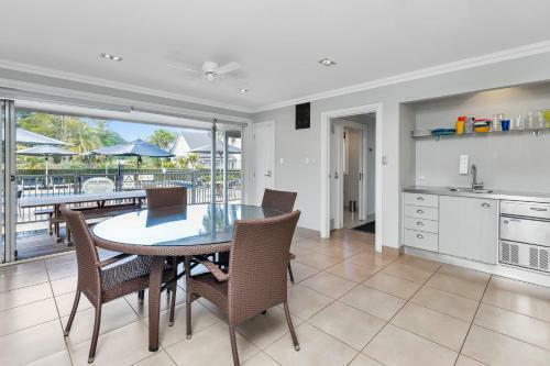 Jandal House - Russell Holiday Home