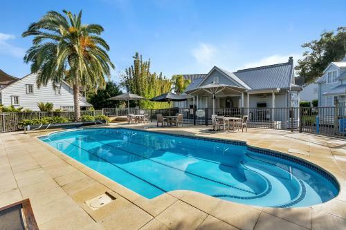 Jandal House - Russell Holiday Home